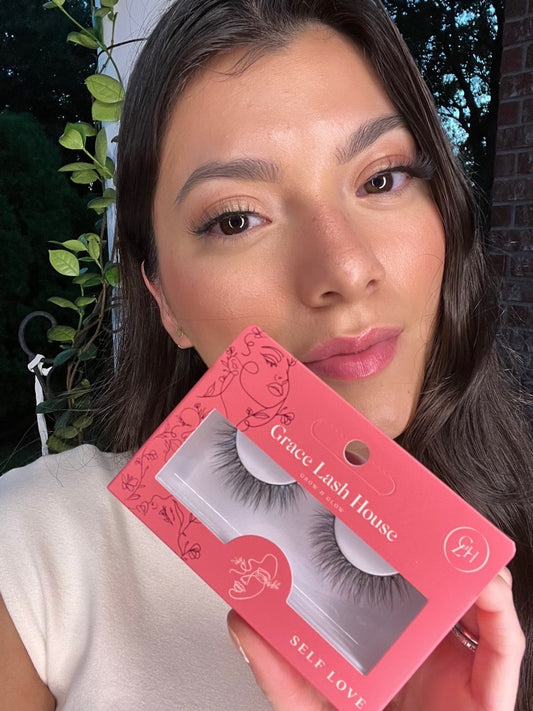 How to Apply Strip Lashes: A Step-by-Step Guide